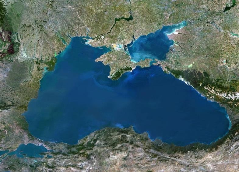 土耳其海峡由哪三个部分组成