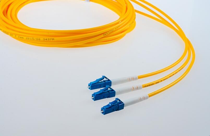 光纤跳线与尾纤的区别在哪里，光纤跳线与尾纤的区别