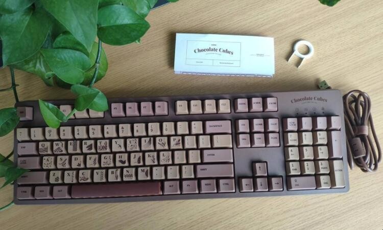 巧克力键盘和机械键盘的区别是什么，巧克力键盘和机械键盘哪个轻盈