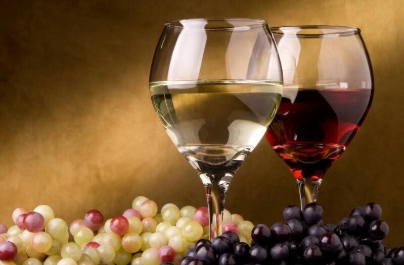 红葡萄酒和干红的区别是什么，红葡萄酒和干红什么区别