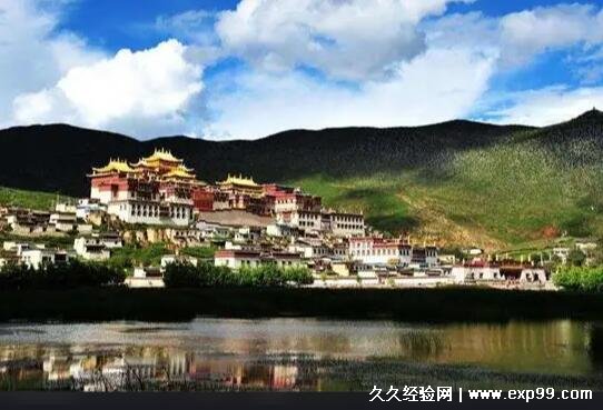 香格里拉在哪里属于哪个城市，云南省迪庆藏族自治州(78月野花开多雨)