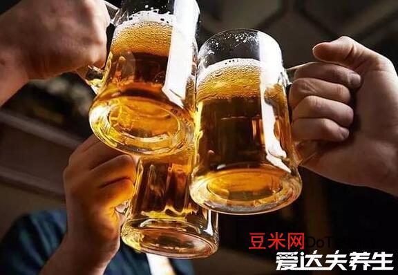 喝啤酒的好处和坏处，适量喝啤酒也是可以养生防老的