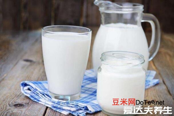 牛奶什么时候喝最好？牛奶什么时候喝最好早上还是晚上