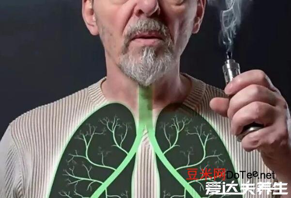 抽了一年电子烟的肺部像70岁老人，充满烟油导致无法呼吸(真实病例)
