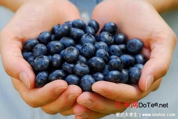 蓝莓的功效与作用禁忌，6大功效3大食用禁忌(一次10-20颗最佳)