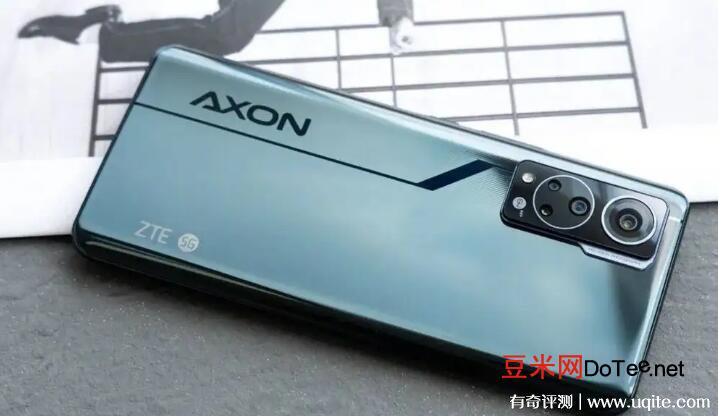 中兴axon30值得买吗？超大屏无遮挡全面屏手机(参数配置详情介绍)