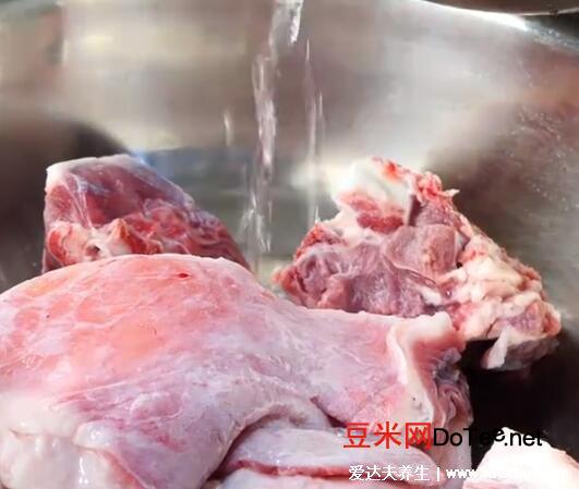 羊肉汤的做法及配料羊肉汤怎么熬，只需要生姜葱等调料（附视频做法）