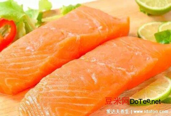  三文鱼的热量多少大卡，可食用部分139大卡/100克(同比肉类食物较低)