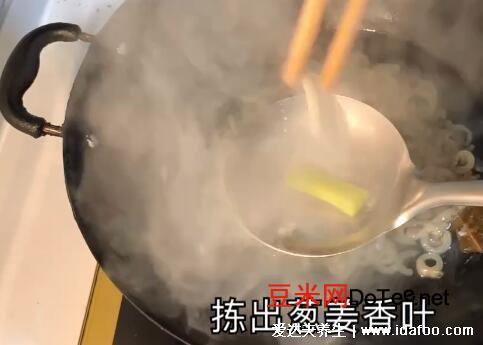 皮冻的熬制方法，水的比例4:1/大火转小火煮90分钟( 附视频教程)