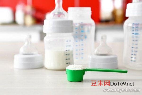 宝宝特殊奶粉正确转奶方法图解，婴儿奶粉怎么分段？宝宝分段转奶怎么做