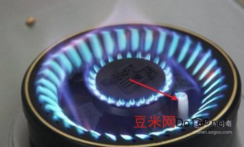 煤气灶自动熄火原因和处理方法图，煤气灶自动熄火问题解决