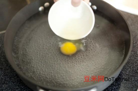 水煮荷包蛋的做法正宗做法，水煮荷包蛋的做法