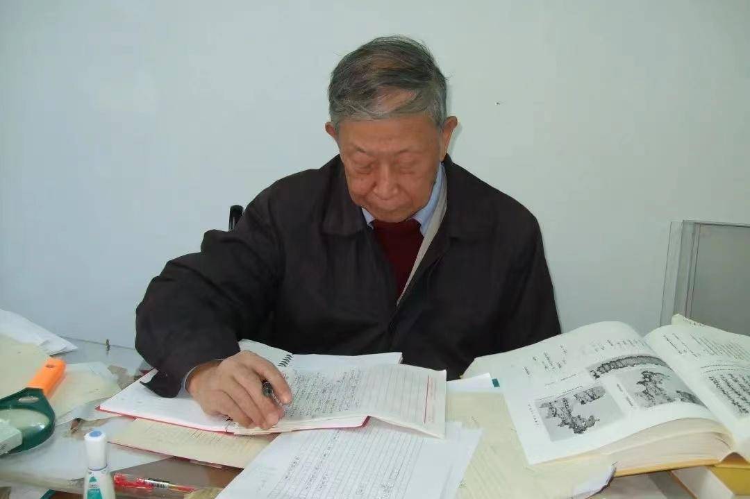 著名历史学家朱雷逝世，晚年曾将大部分藏书赠予广州图书馆