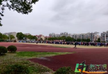 上海傅雷中学停课是真的吗，上海傅雷中学与傅雷分校