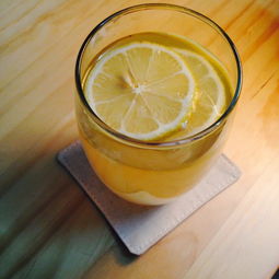 蜂蜜柠檬水的功效与作用？蜂蜜柠檬水的功效与作用和做法