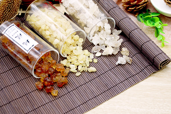 桃胶雪燕皂角米的功效与作用禁忌？桃胶雪燕皂角米的功效与作用禁忌怎么吃