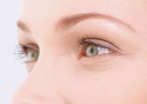 去除眼部细纹最有效的方法是什么？淡化眼部皱纹的五个方法图片