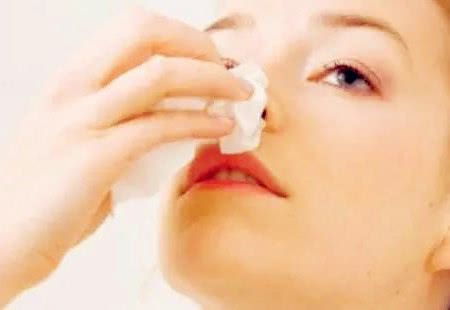 鼻子出血是什么原因？鼻出血的原因是什么?应该如何处理?