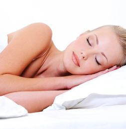 女人晚上睡觉出汗是什么原因？女人晚上睡觉老出汗是什么原因引起的