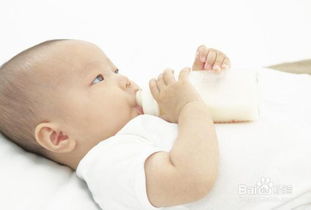 小孩子吐奶是什么原因造成的？宝宝经常就会吐奶怎么回事