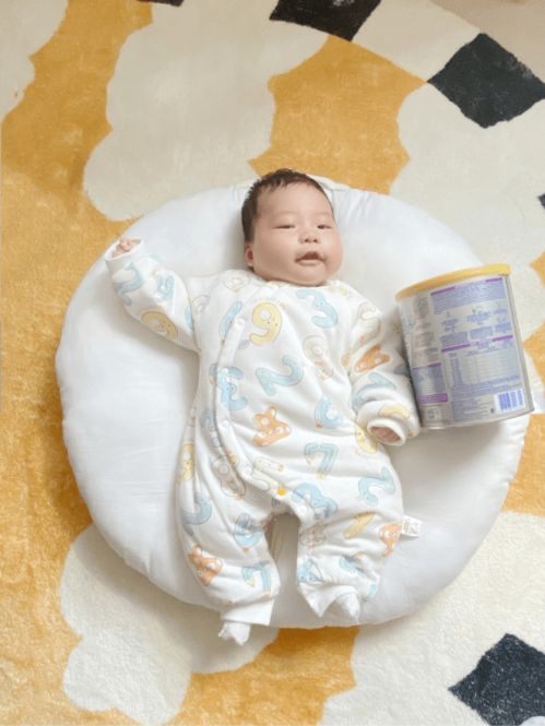 新生婴儿喝什么牌子的奶粉最合适？刚出生的婴儿喝多少毫升奶粉