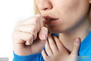 喉咙干痒咳嗽是什么原因？喉咙干痒咳嗽是什么原因引起的呢吃什么药